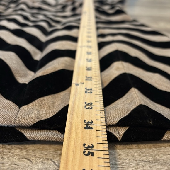 Aryn K Black Velvet and Grey Sheath Chevron Dress with V-neck Sz M - Picture 4 of 8
